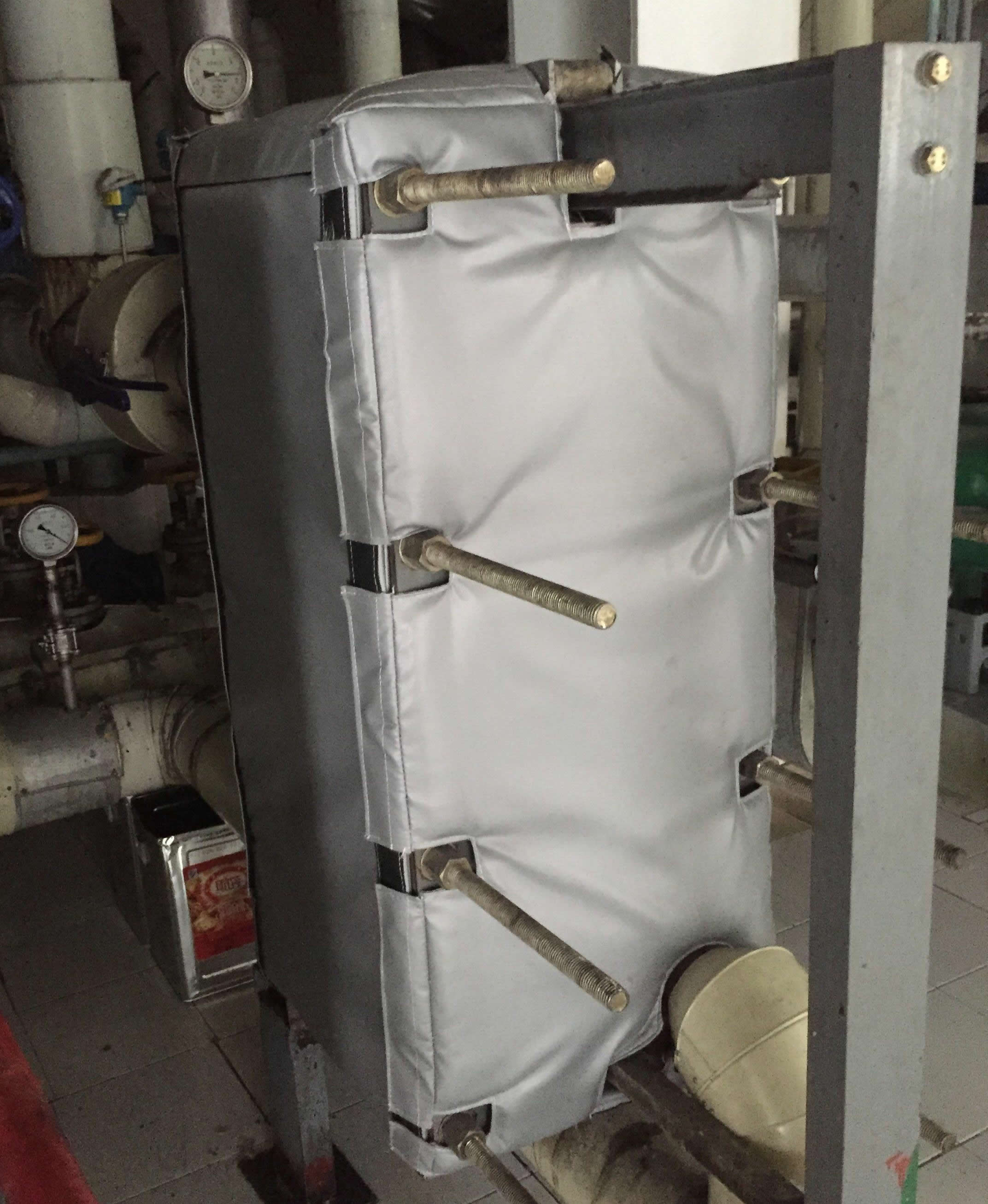 板式<a href=http://www.njmbwj.cn/e/tags/?tagname=%E6%8D%A2%E7%83%AD%E5%99%A8%E4%BF%9D%E6%B8%A9 target=_blank class=infotextkey>換熱器保溫</a>套