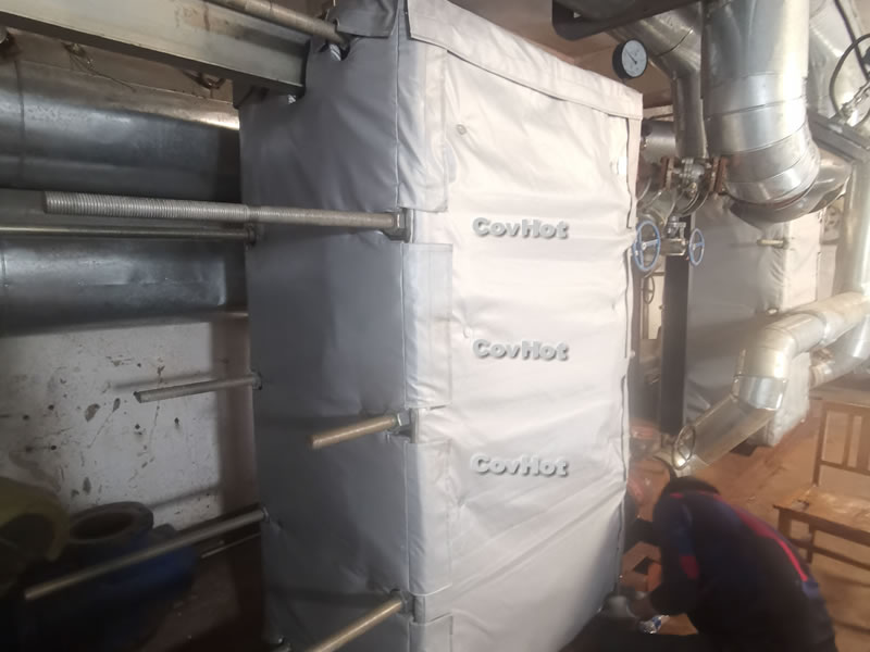 板式<a href=http://www.njmbwj.cn/e/tags/?tagname=%E6%8D%A2%E7%83%AD%E5%99%A8%E4%BF%9D%E6%B8%A9 target=_blank class=infotextkey>換熱器保溫</a>,<a href=http://www.njmbwj.cn/e/tags/?tagname=%E5%8F%AF%E6%8B%86%E5%8D%B8%E4%BF%9D%E6%B8%A9%E5%A5%97 target=_blank class=infotextkey>可拆卸<a href=http://www.njmbwj.cn/e/tags/?tagname=%E4%BF%9D%E6%B8%A9%E5%A5%97 target=_blank class=infotextkey>保溫套</a></a>